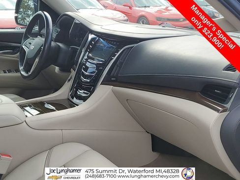 Used 2020 Cadillac Escalade Luxury AWD/4WD image 31