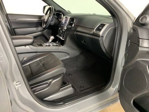 Used 2021 Jeep Grand Cherokee Laredo X image 36