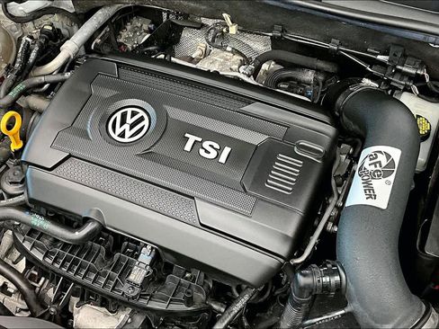 Used 2021 Volkswagen GTI SE image 29