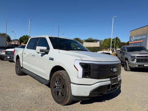 Used 2024 Ford F150 Lightning Lariat AWD/4WD image 7