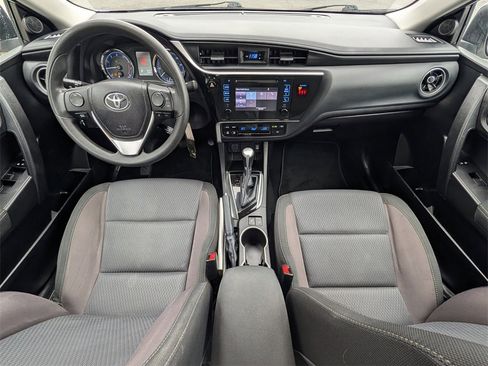 Used 2018 Toyota Corolla LE image 9