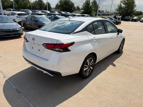 Used 2024 Nissan Versa SV FWD image 5