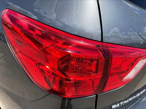 Used 2017 Nissan Pathfinder S image 29