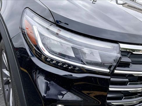 Used 2025 Ford Explorer Active w/ Active Comfort Package AWD/4WD image 27