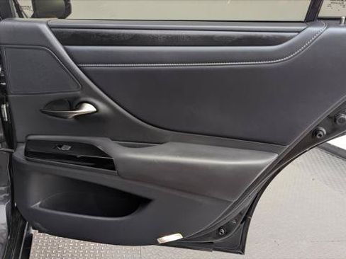 Used 2023 Lexus ES 300h w/ Premium Package FWD image 19