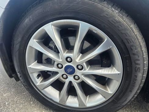 Used 2017 Ford Fusion SE image 9
