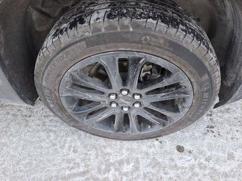 Used 2023 GMC Acadia SLE w/ Driver Convenience Package image 9