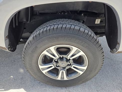Used 2017 Toyota Tacoma TRD Sport w/ Tow Package RWD image 20