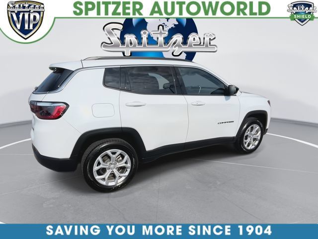 Used 2024 Jeep Compass Latitude AWD/4WD image 8