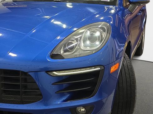 Used 2017 Porsche Macan AWD/4WD image 34