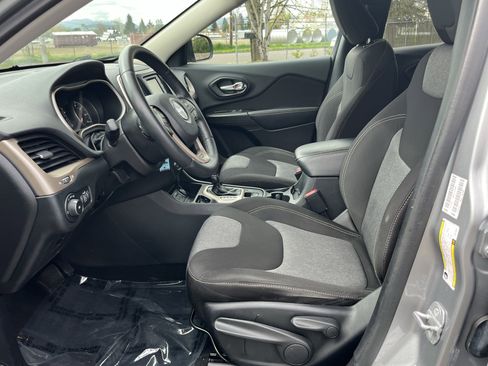 Used 2014 Jeep Cherokee Latitude FWD image 10