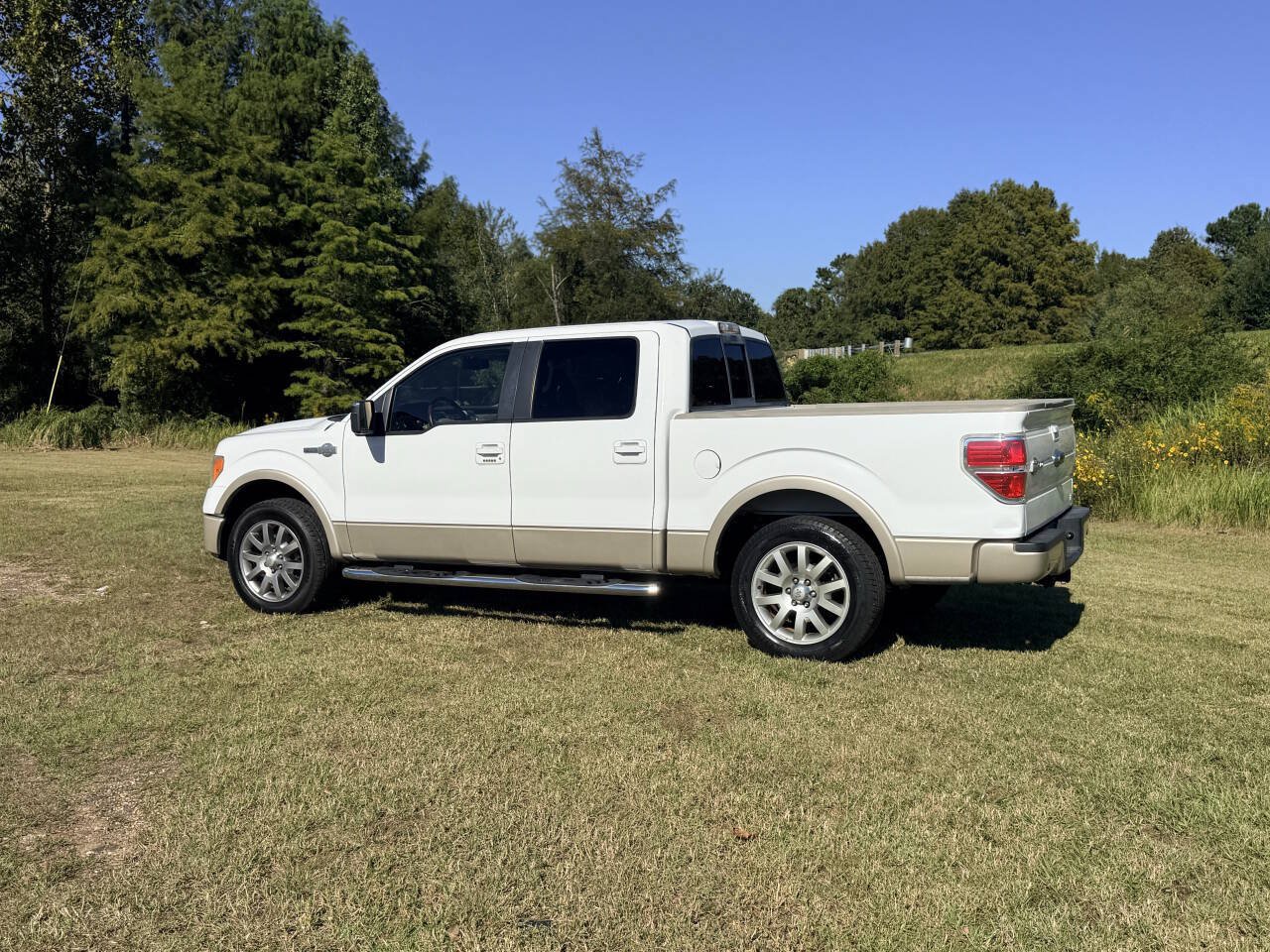 Used 2010 Ford F150 Lariat RWD image 3
