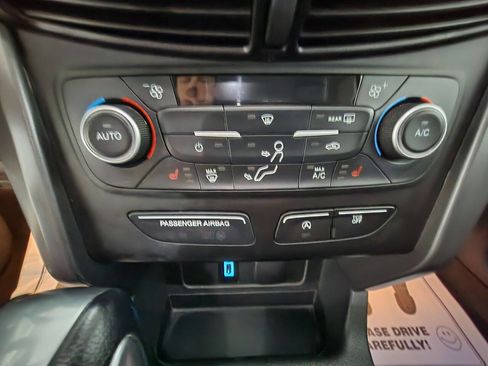 Used 2019 Ford Escape SEL image 32
