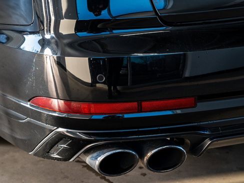 Used 2022 Audi S8 4.0T image 25