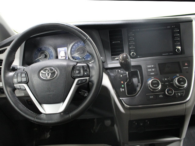 Used 2019 Toyota Sienna XLE FWD image 13