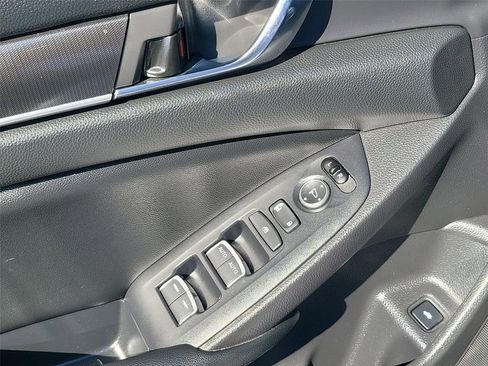 Used 2019 Honda Accord Sport image 14