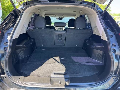Used 2020 Nissan Rogue S FWD image 16