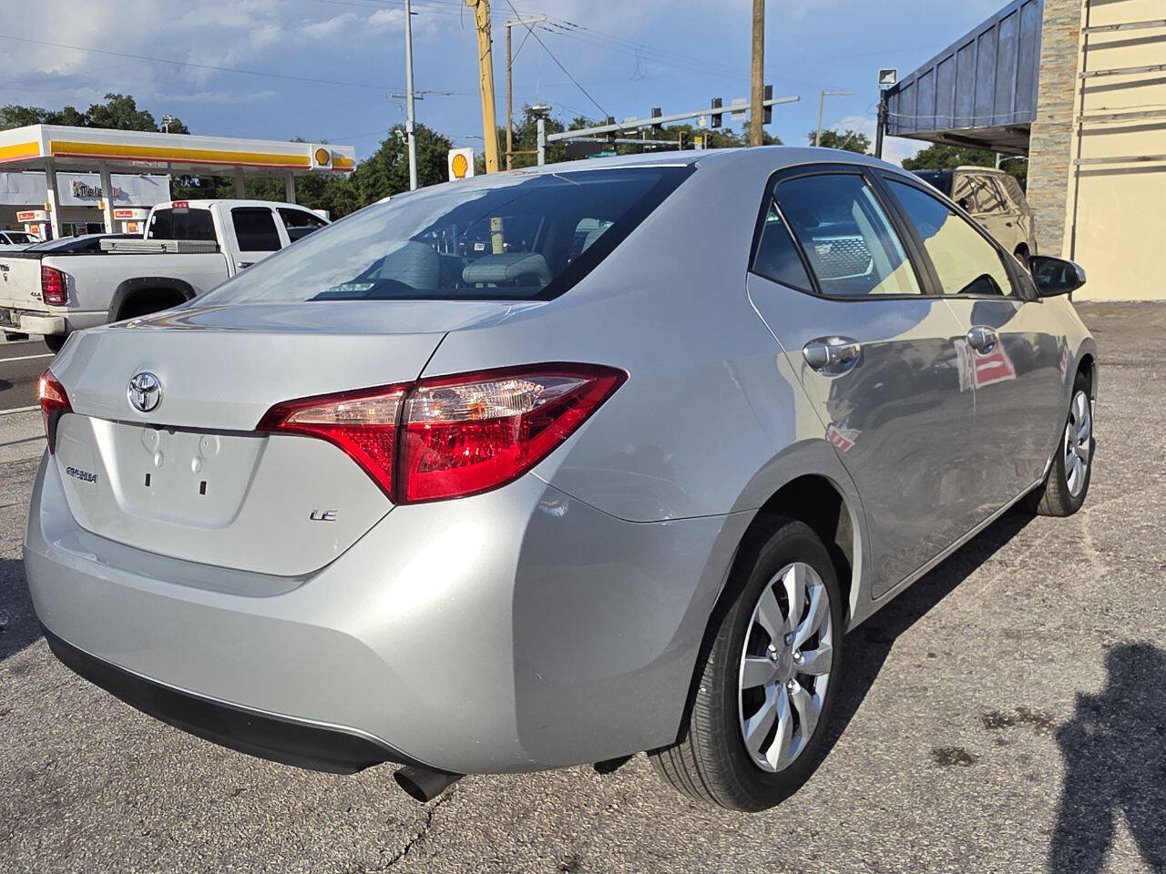 Used 2018 Toyota Corolla LE FWD image 13
