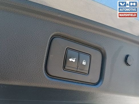 Used 2023 Nissan Pathfinder Platinum AWD/4WD image 32