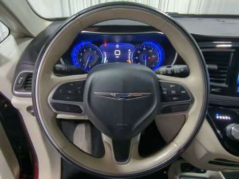 Used 2017 Chrysler Pacifica Limited w/ UConnect Theater Package image 40