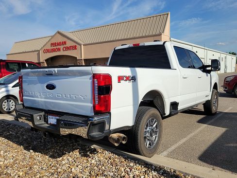 Used 2025 Ford F250 Lariat w/ FX4 Off-Road Package AWD/4WD image 3