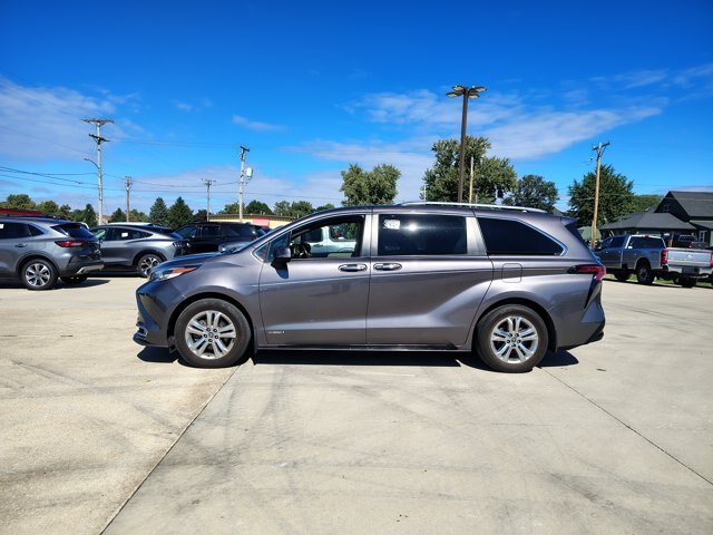 Used 2021 Toyota Sienna Platinum AWD/4WD image 5