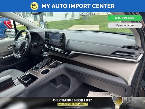 Used 2023 Toyota Sienna XLE AWD/4WD image 31