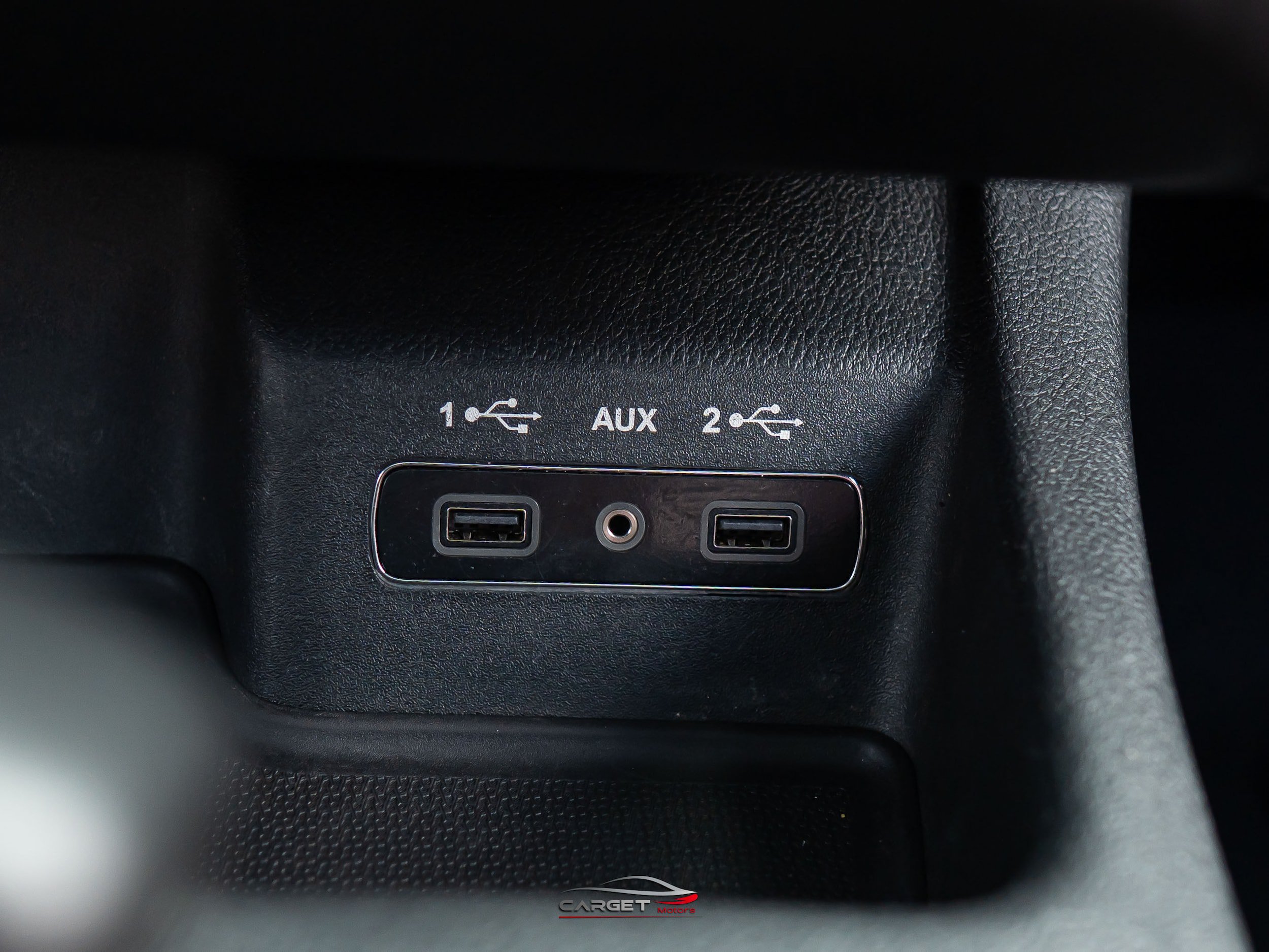 Used 2018 Dodge Durango R/T w/ Technology Group AWD/4WD image 32