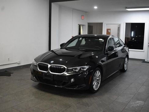 Used 2024 BMW 330i Sedan w/ Convenience Package RWD image 2