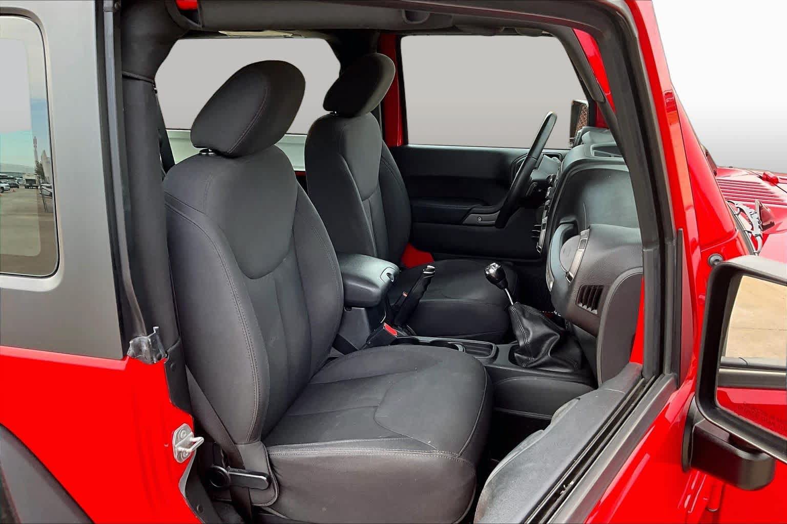 Used 2016 Jeep Wrangler Sport w/ Connectivity Group AWD/4WD image 9