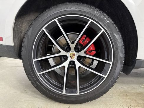 Certified 2024 Porsche Macan S w/ Premium Plus Package AWD/4WD image 16