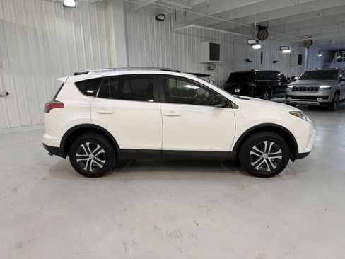 Used 2018 Toyota RAV4 LE image 6