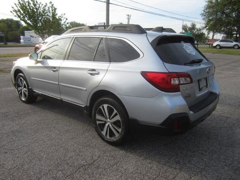 Used 2018 Subaru Outback 2.5i Limited AWD/4WD image 6