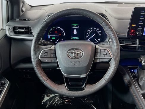 Used 2023 Toyota Sienna XSE w/ XSE Plus Package AWD/4WD image 11