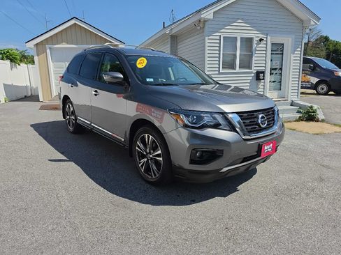 Used 2020 Nissan Pathfinder Platinum AWD/4WD image 2