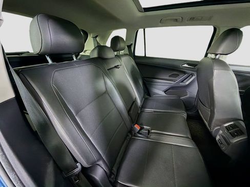 Used 2020 Volkswagen Tiguan SE w/ Panoramic Sunroof Package FWD image 27