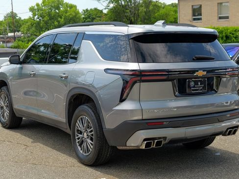 Used 2024 Chevrolet Traverse LT AWD/4WD image 5