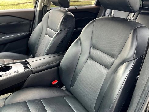 Used 2021 Nissan Rogue SV w/ Premium Package image 23