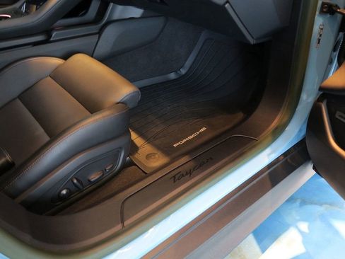 Used 2022 Porsche Taycan image 28