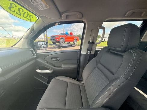 Used 2023 Nissan Frontier SV w/ SV Convenience Package AWD/4WD image 30