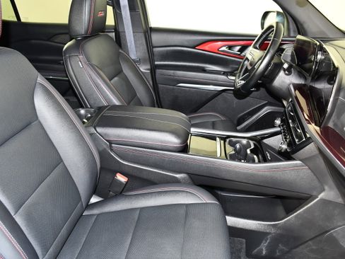 Used 2025 Chevrolet Traverse Z71 AWD/4WD image 40