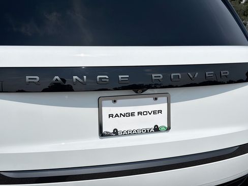 Used 2025 Land Rover Range Rover SE AWD/4WD image 11