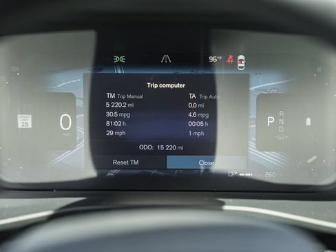 Certified 2025 Volvo XC40 B5 Plus AWD/4WD image 45