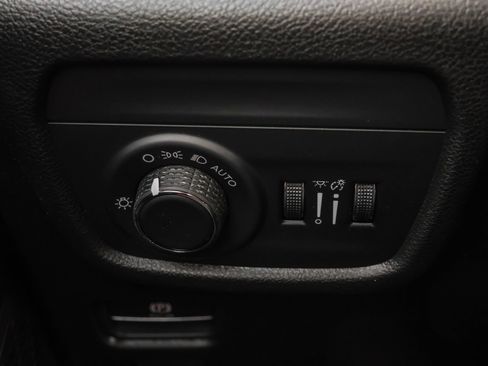 New 2025 Jeep Grand Cherokee Altitude image 28