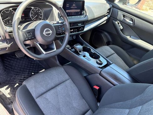 Used 2024 Nissan Rogue SV AWD/4WD image 16