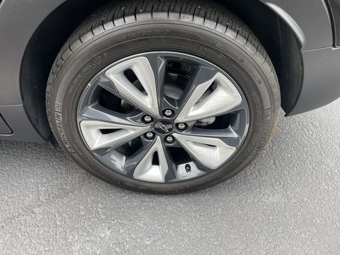 Used 2022 Chevrolet Bolt EUV LT w/ Convenience Package FWD image 11