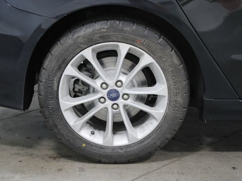 Used 2020 Ford Fusion SE FWD image 14
