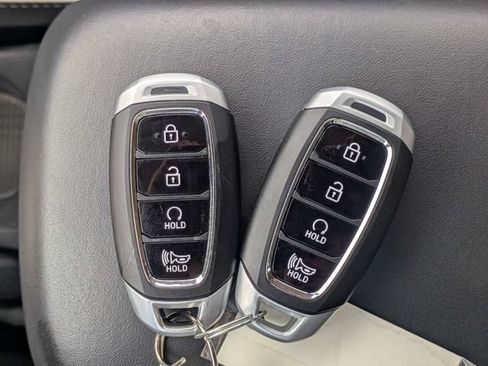 Used 2025 Hyundai Venue Limited FWD image 33