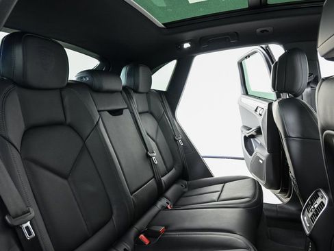 New 2026 Porsche Macan image 23