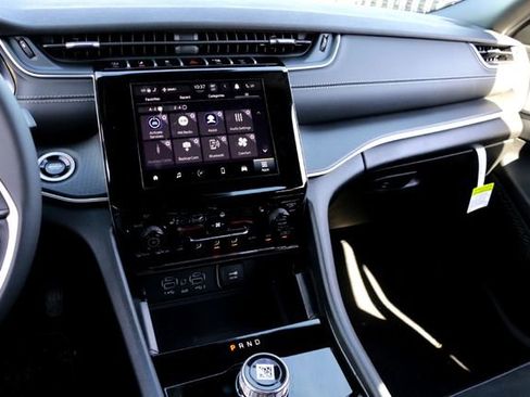 New 2025 Jeep Grand Cherokee L Laredo image 13